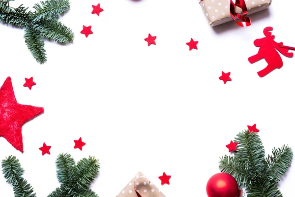 Χριστουγεννιάτικο φόντο με παρουσιάζει κλαδιά έλατου κόκκινα αστέρια και ΣΙΑ ο.ε. — Φωτογραφία Αρχείου