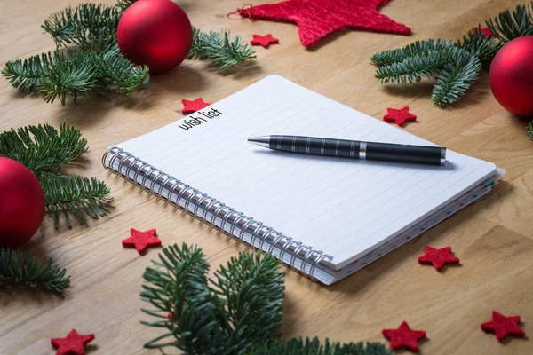 Listy życzeń na Boże Narodzenie w Notatniku z ozdób choinkowych — Zdjęcie stockowe
