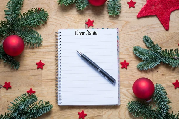 Dear Santa w Notatniku z ozdób choinkowych i jodła branc — Zdjęcie stockowe