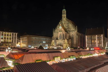 Nürnberg, Almanya - 7 Aralık 2017: Noel pazarında