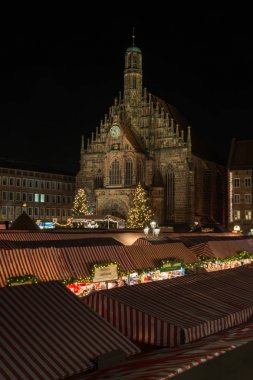 Nürnberg, Almanya - 7 Aralık 2017: Noel pazarında
