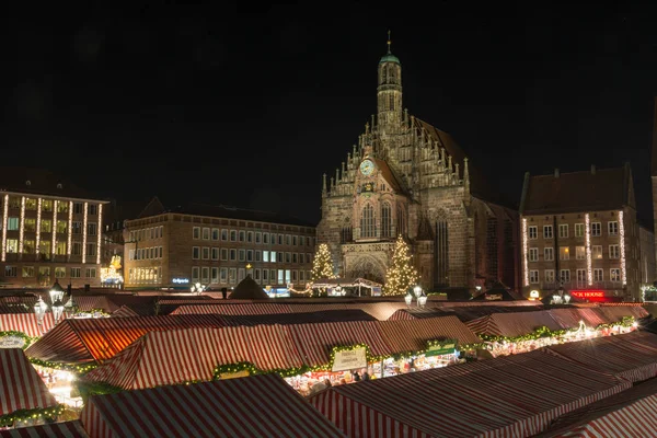 Nürnberg, Almanya - 7 Aralık 2017: Noel pazarında