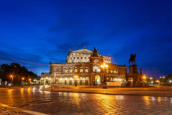 Famoso Teatro Ópera Semperoper Iluminado Dresde Durante Hora Azul — Foto de Stock