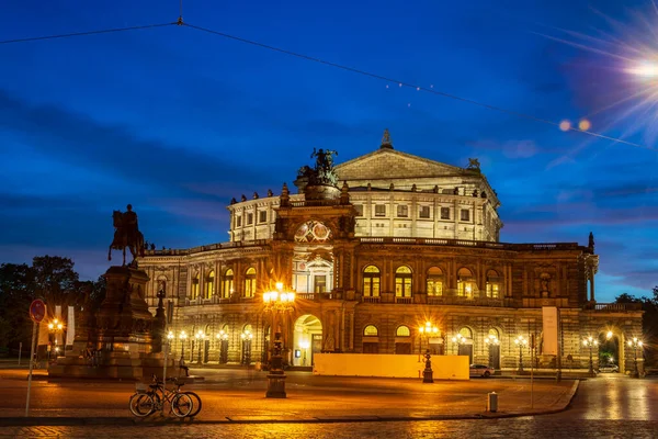 Famoso Teatro Ópera Semperoper Iluminado Dresde Durante Hora Azul — Foto de Stock