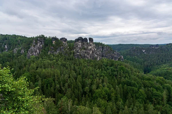 Bergformationer Saxon Schweiz Nära Dresden Med Dimma Molnig Dag — Stockfoto