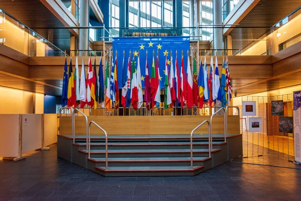 Evropské Vlajky Uvnitř Evropského Parlamentu Štrasburku Slunečného Dne — Stock fotografie