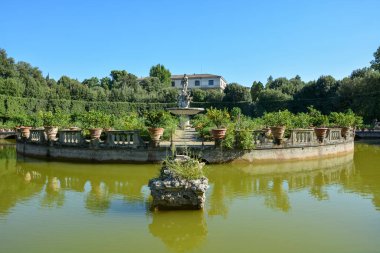 Güneşli bir günde Floransa 'daki bahçe giardino di Boboli