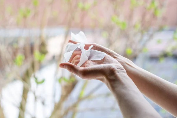 Disinfettare Mani Con Salviettine Umide Disinfettanti Vicino — Foto Stock