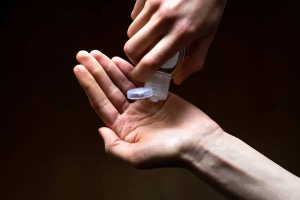 Desinfecteren Van Handen Met Desinfectiegel Van Dichtbij — Stockfoto