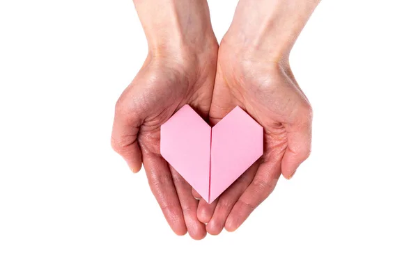 Kadın Iki Eli Beyaz Arka Planda Kağıttan Yapılmış Bir Kalp — Stok fotoğraf