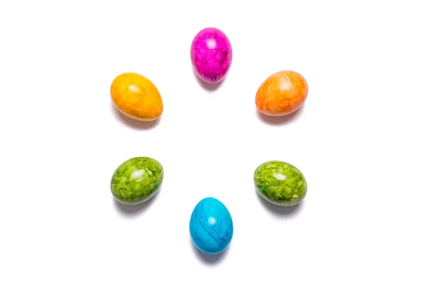 Varios Huevos Pascua Diferentes Colores Aislados Sobre Fondo Blanco —  Fotos de Stock