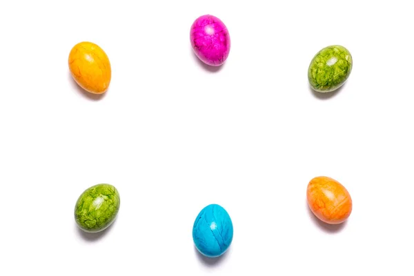 Varios Huevos Pascua Diferentes Colores Como Marco Isoalted Sobre Fondo —  Fotos de Stock