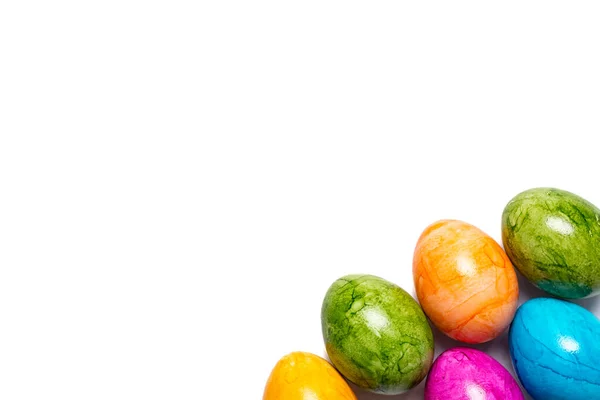 Huevos Pascua Diferentes Colores Esquina Inferior Derecha Aislados Sobre Fondo —  Fotos de Stock