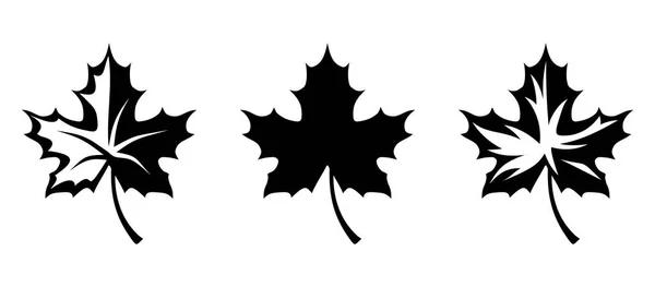 Векторные черные силуэты кленовых листьев . — стоковый вектор