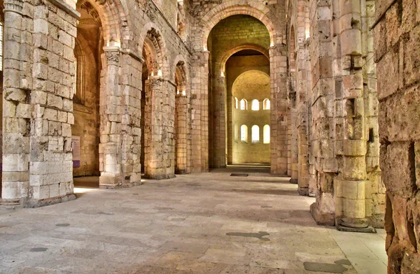 Bernay, Frankrike - augusti 11 2016: forntida abbatial kyrka — Stockfoto