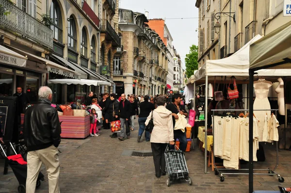 Dijon, Francia - 22 de abril de 2016: mercado — Foto de Stock