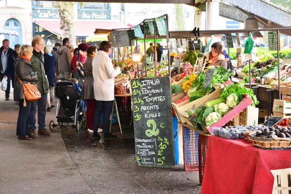 Rouen, França - novembe 1 2015: o mercado coberto — Fotografia de Stock