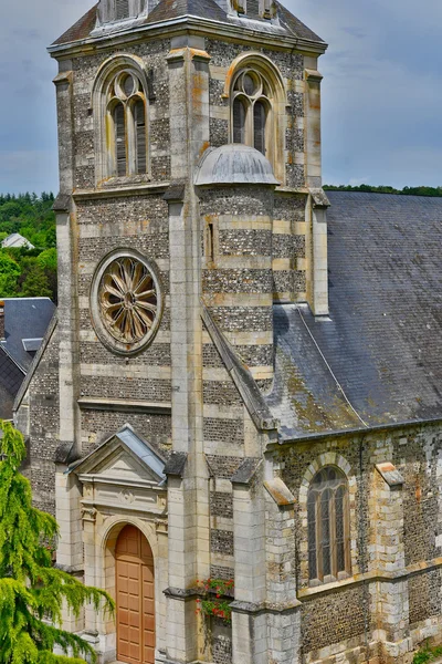 Fontaine le Bourg, Frankrike - juni 23 2016: Notre Dame church — Stockfoto