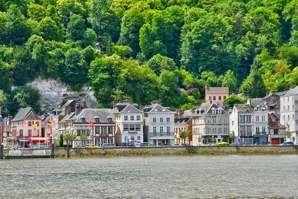 La Caudebec, Frankrike - juni 22 2016: byn och floden Seine — Stockfoto