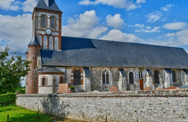 Betteville, Francja - czerwiec 2016 22: Kościół Saint Ouen — Zdjęcie stockowe