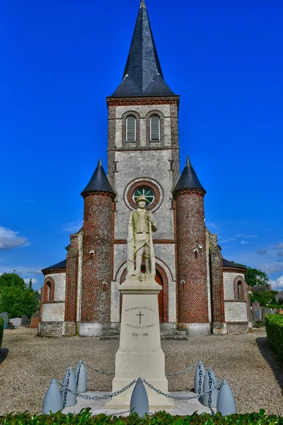 Betteville, França - 22 de junho de 2016: Igreja de Saint Ouen — Fotografia de Stock