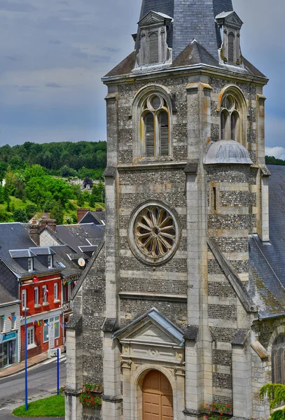 Fontaine le Bourg, Fransa - 23 Haziran 2016: Notre Dame Kilisesi — Stok fotoğraf