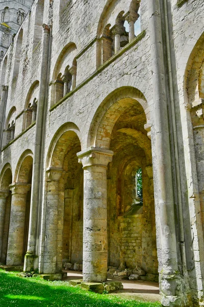 Jumieges, Francia - 22 de junio de 2016: Abadía de San Pedro — Foto de Stock