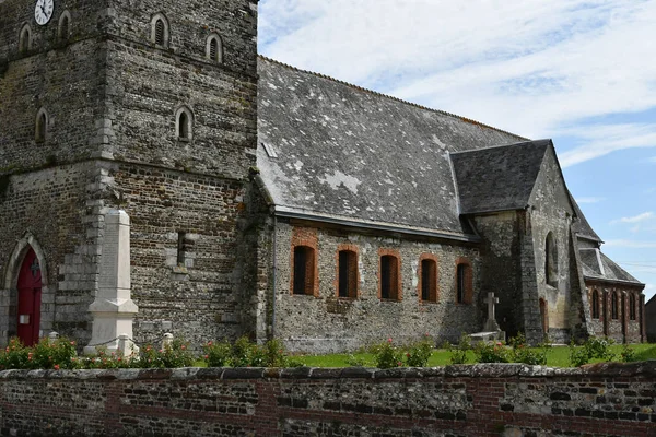 Sommery, Franciaország - 22 2016. június: Saint-Vaast-templom — Stock Fotó
