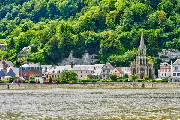 La Bouille, France - june 22 2016 : village and the Seine river — Stock Photo, Image