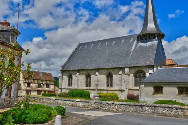 JUMIEGES, Frankrijk - 22 juni 2016: kerk — Stockfoto