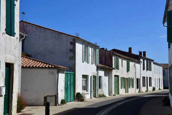 Sainte Marie de Re, Francia - 25 settembre 2016: pittoresco vil — Foto Stock