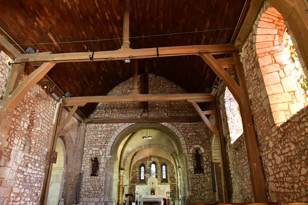 Charleval, Francia - 7 de septiembre de 2016: Iglesia de Saint Denis — Foto de Stock