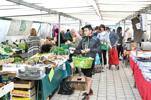 Saint Germain en Laye, Francia - 12 de junio de 2016: pintoresca marca —  Fotos de Stock