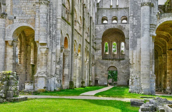 Jumieges，法国-2016 年 6 月 22 日︰ 圣皮埃尔修道院 — 图库照片