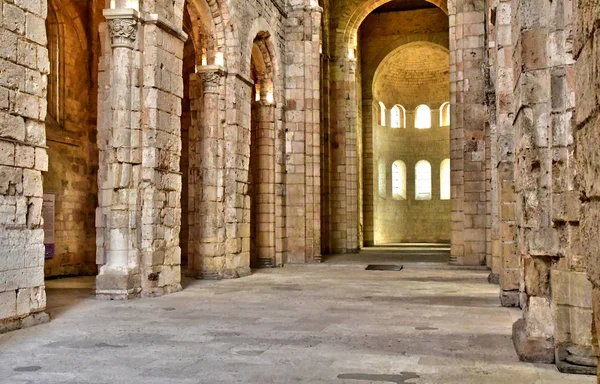 Bernay, Frankrike - augusti 11 2016: forntida abbatial kyrka — Stockfoto