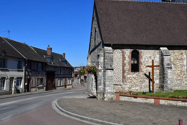 Charleval, Francie - září 7 2016: kostel Saint Denis — Stock fotografie