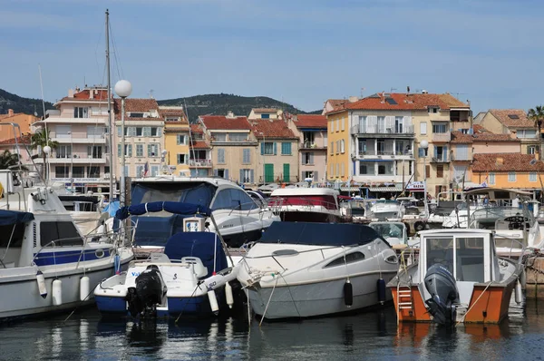 Sanary-sur Mer, Francie - 20 Duben 2016: malebné město — Stock fotografie