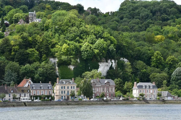 La Caudebec, Frankrike - juni 22 2016: byn och floden Seine — Stockfoto