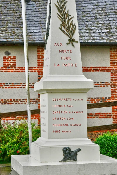 Ry, Francia - 23 de junio de 2016: memorial de guerra — Foto de Stock