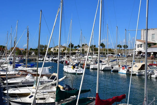 Saint Martin de Re, Francia - 25 settembre 2016: pittoresco vil — Foto Stock