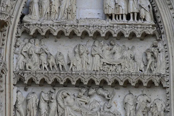 Мант-ла-Жоли; Франция - 18 октября 2016 года: готический собор Нотр-Дам — стоковое фото