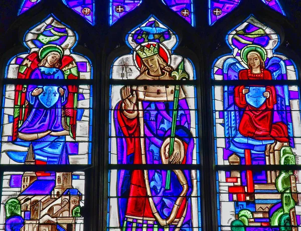 Poissy; França 26 de outubro de 2016: pitoresca igreja colegial — Fotografia de Stock