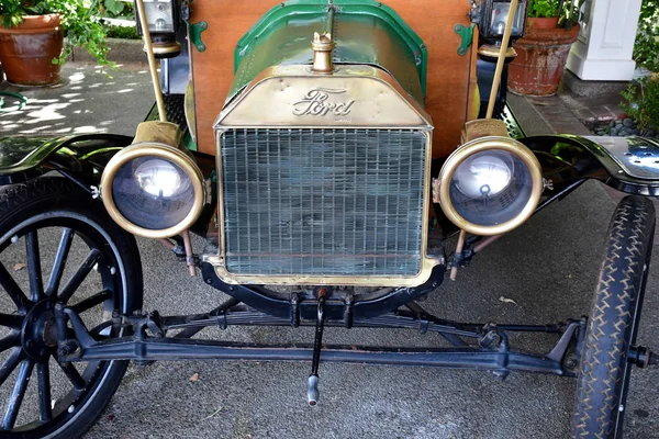 Сан-Луїс-Обіспо, США - 2016 15 липня: старий автомобіль вікон чудового ферма яблуко — стокове фото