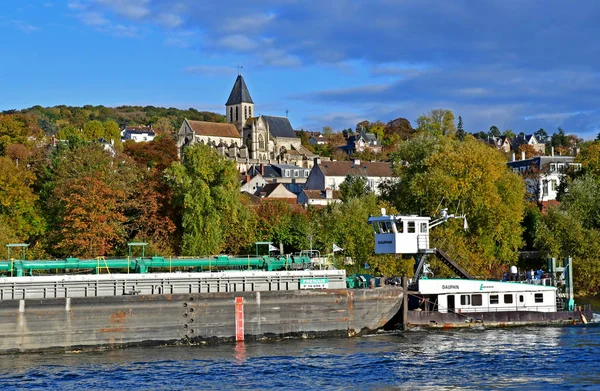Triel sur Seine; France - november 05 2016 :  Seine riverside — Zdjęcie stockowe