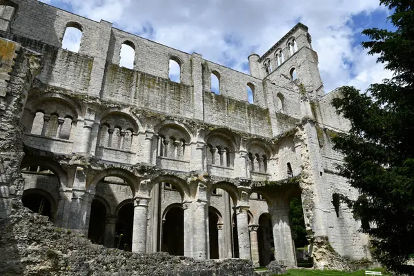JUMIEGES, Frankrijk - 22 juni 2016: de abdij van Saint Pierre — Stockfoto