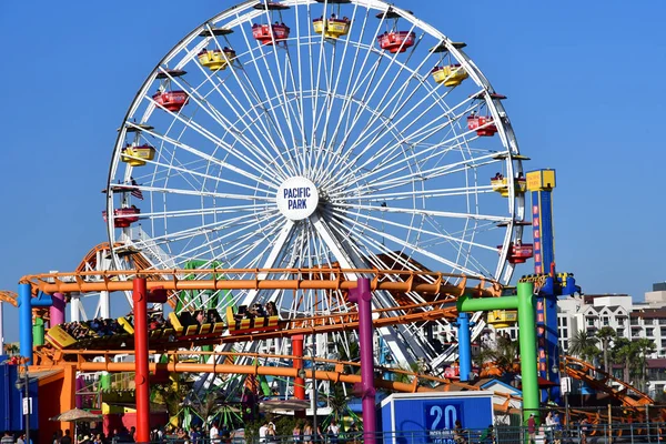 Santa Monica, Kalifornie, Usa - 15 Červenec 2016: veliké kolo — Stock fotografie