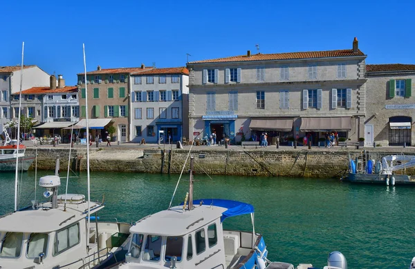 Saint Martin de Re, Francia - 25 de septiembre de 2016: pintoresco vil — Foto de Stock