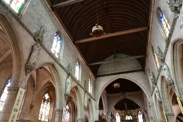 Bernay, Francia - 11 agosto 2016: Chiesa di Sainte Croix — Foto Stock