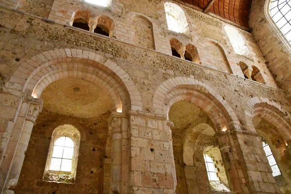 Bernay, Frankrike - augusti 11 2016: forntida abbatial kyrka — Stockfoto