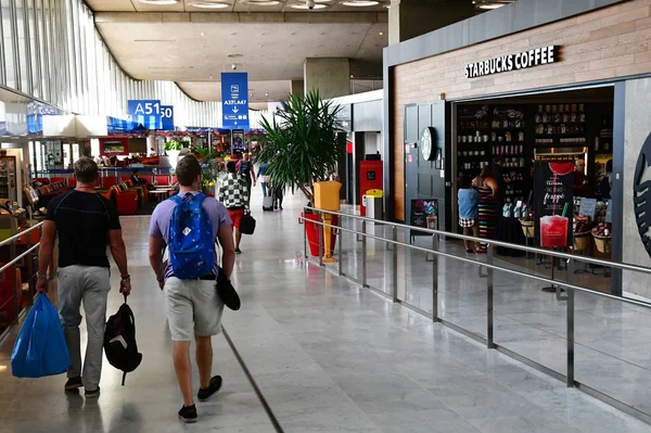 Roissy, France - july 6 2016 : the Charles de Gaulle airport — Stock Photo, Image